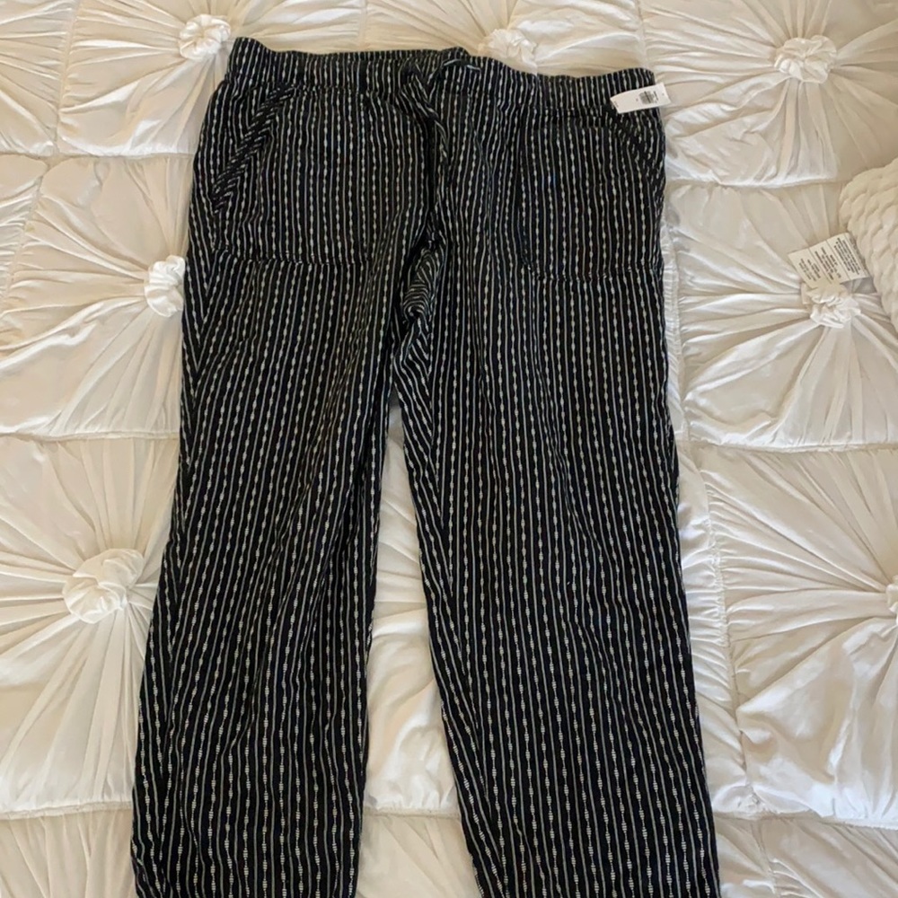 High-waisted textured twill ankle pants